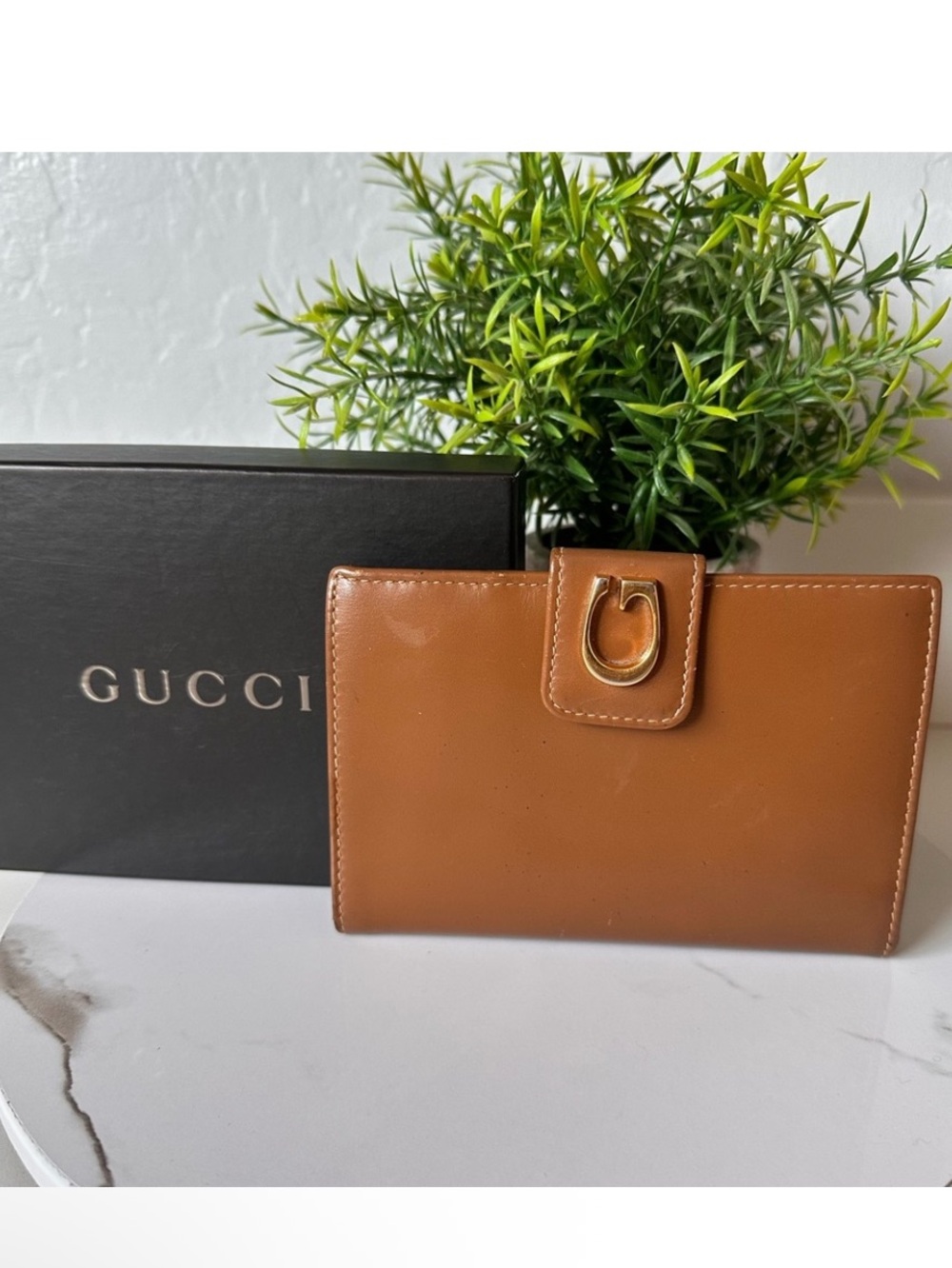 Gucci Leather kisslock Compact Wallet with Gold Hardware